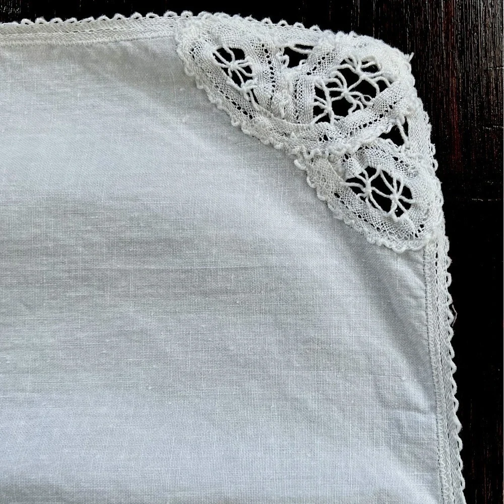 Vintage Set of 8 White Cotton Napkins Battenburg Lace Eyelet Scalloped Wedding